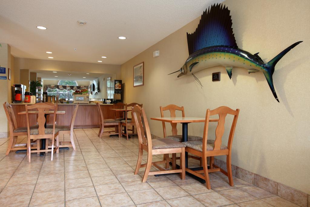 Microtel Inn & Suites By Wyndham Brunswick Restaurant foto